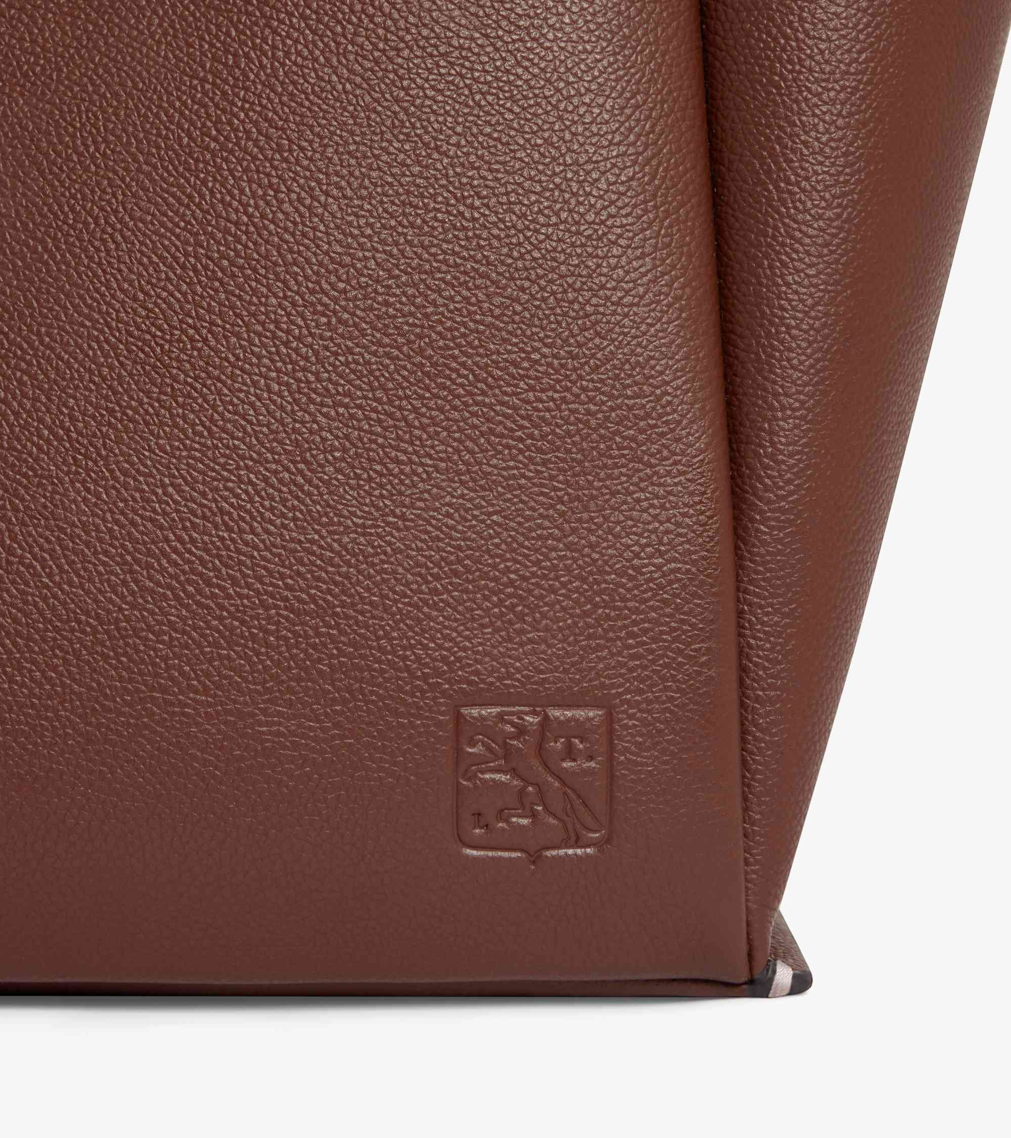 Elena large tote bag in grained leather - Image 3
