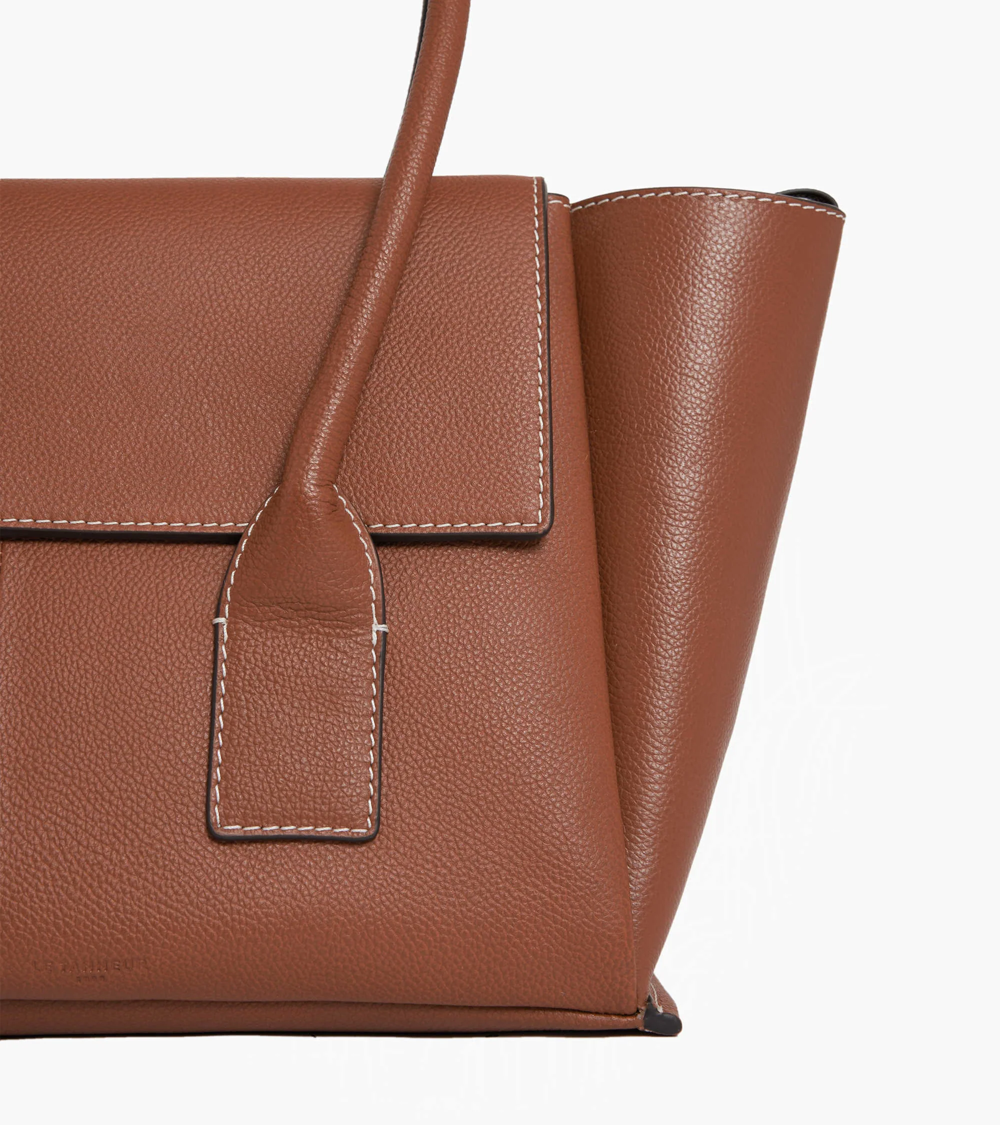 Medium tote bag with flap in grained leather - Image 3