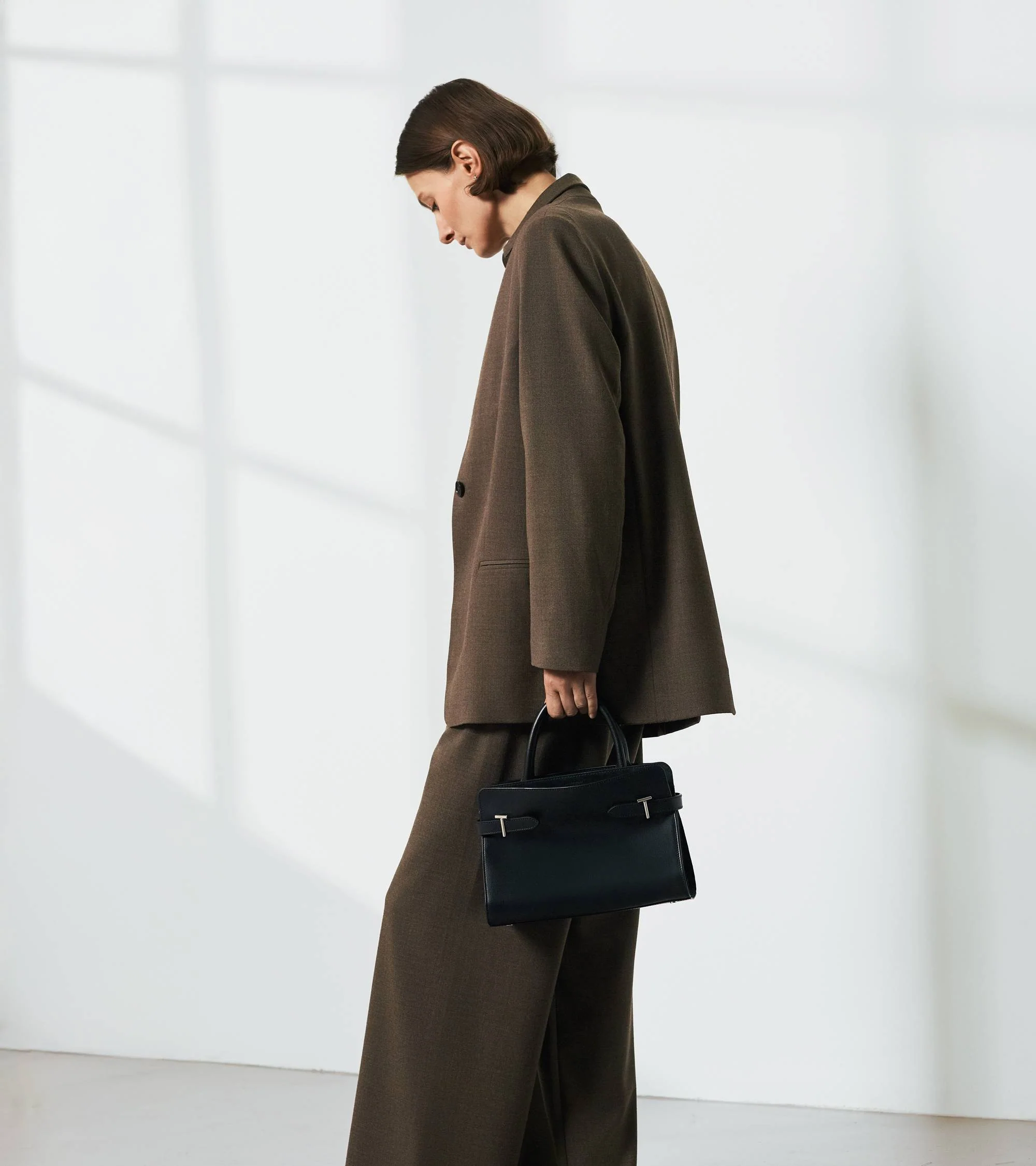 Emie medium handbag in smooth leather and nubuck - Image 5