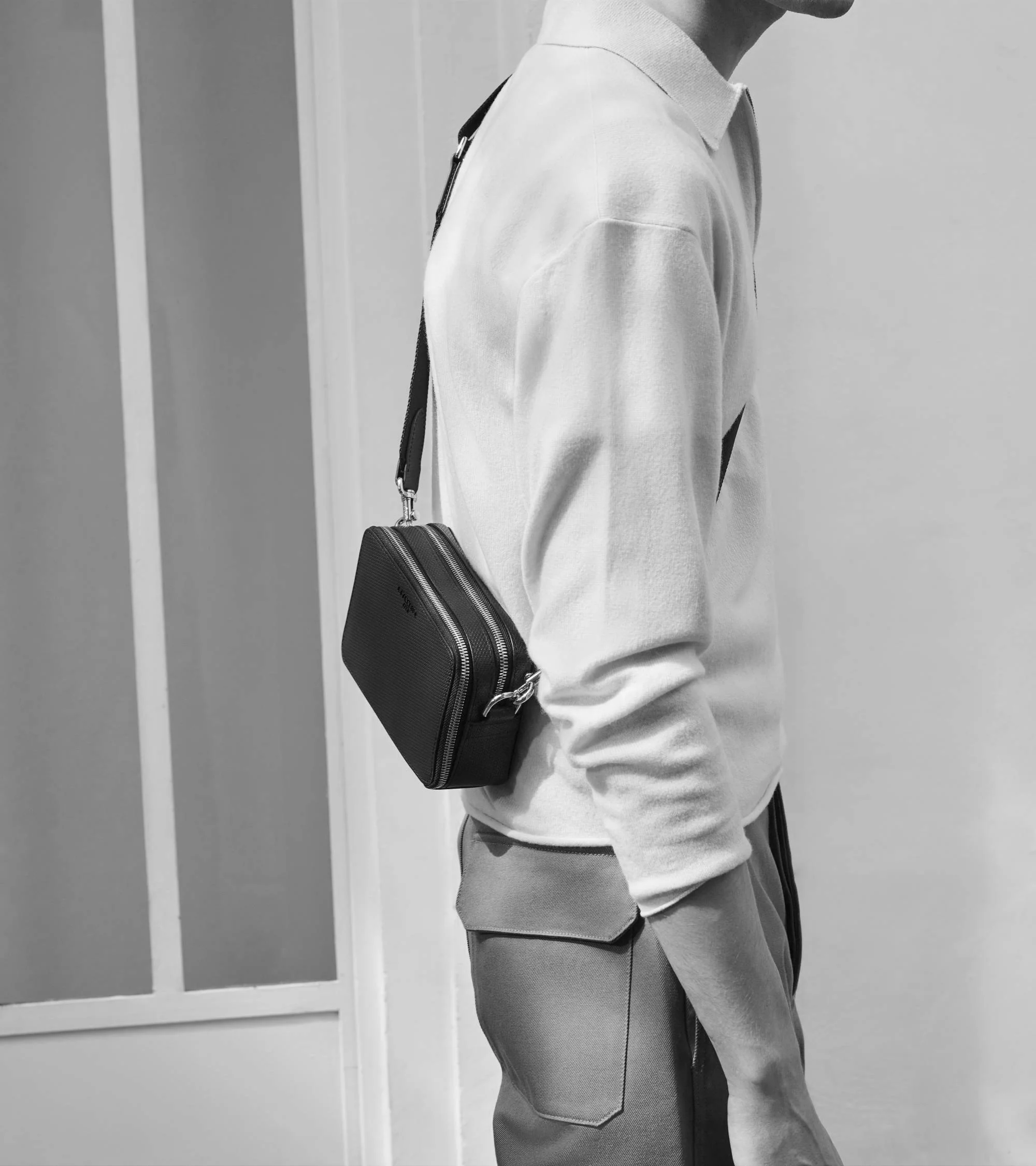 Emile small 2-compartment shoulder bag in signature T leather - Image 6