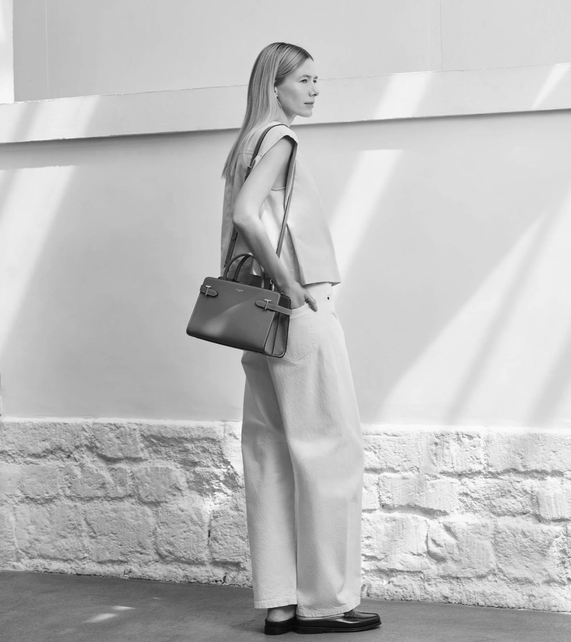 Emilie medium-sized handbag in grained leather - Image 6