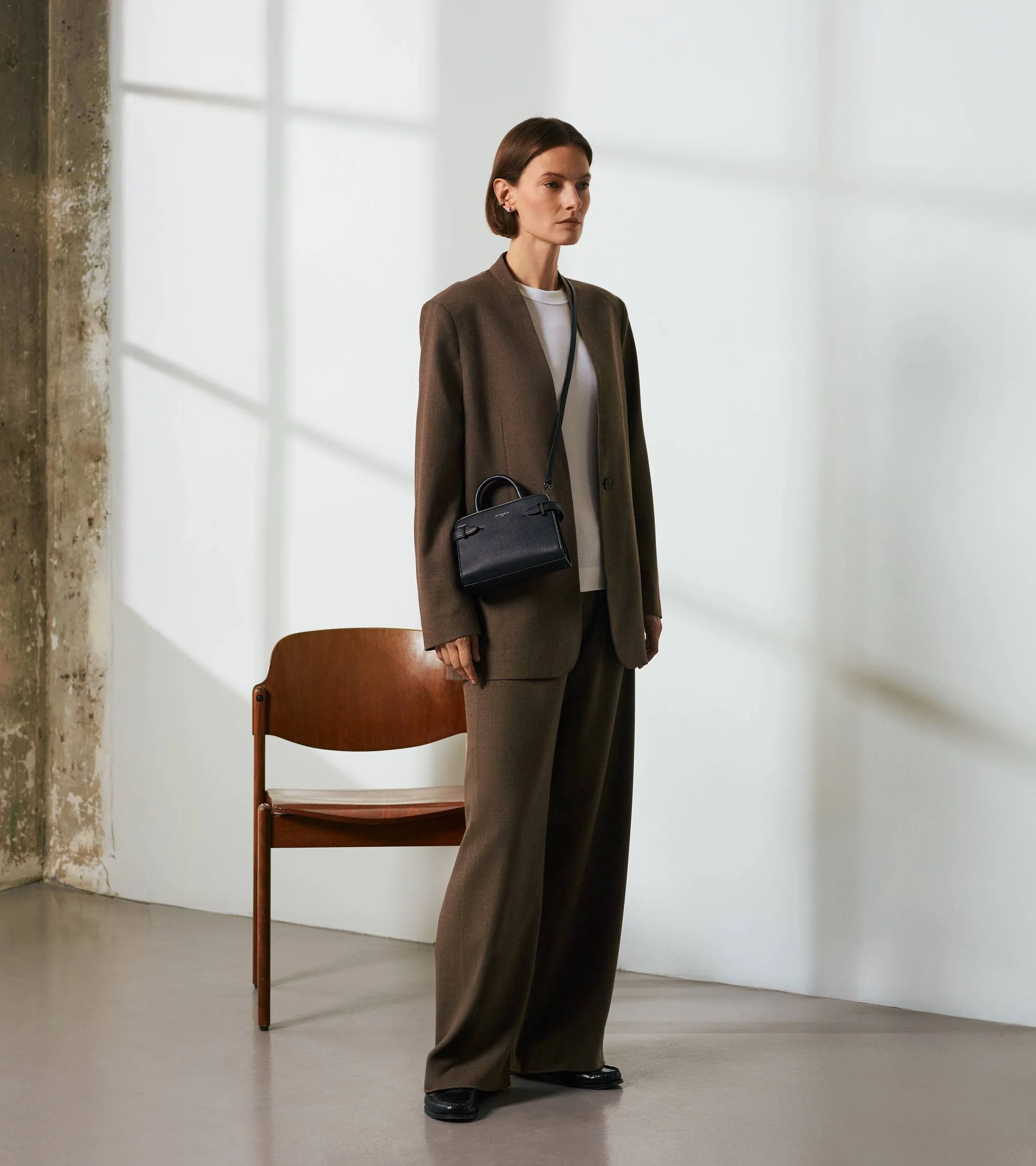 Emilie mini handbag in grained leather - Image 6