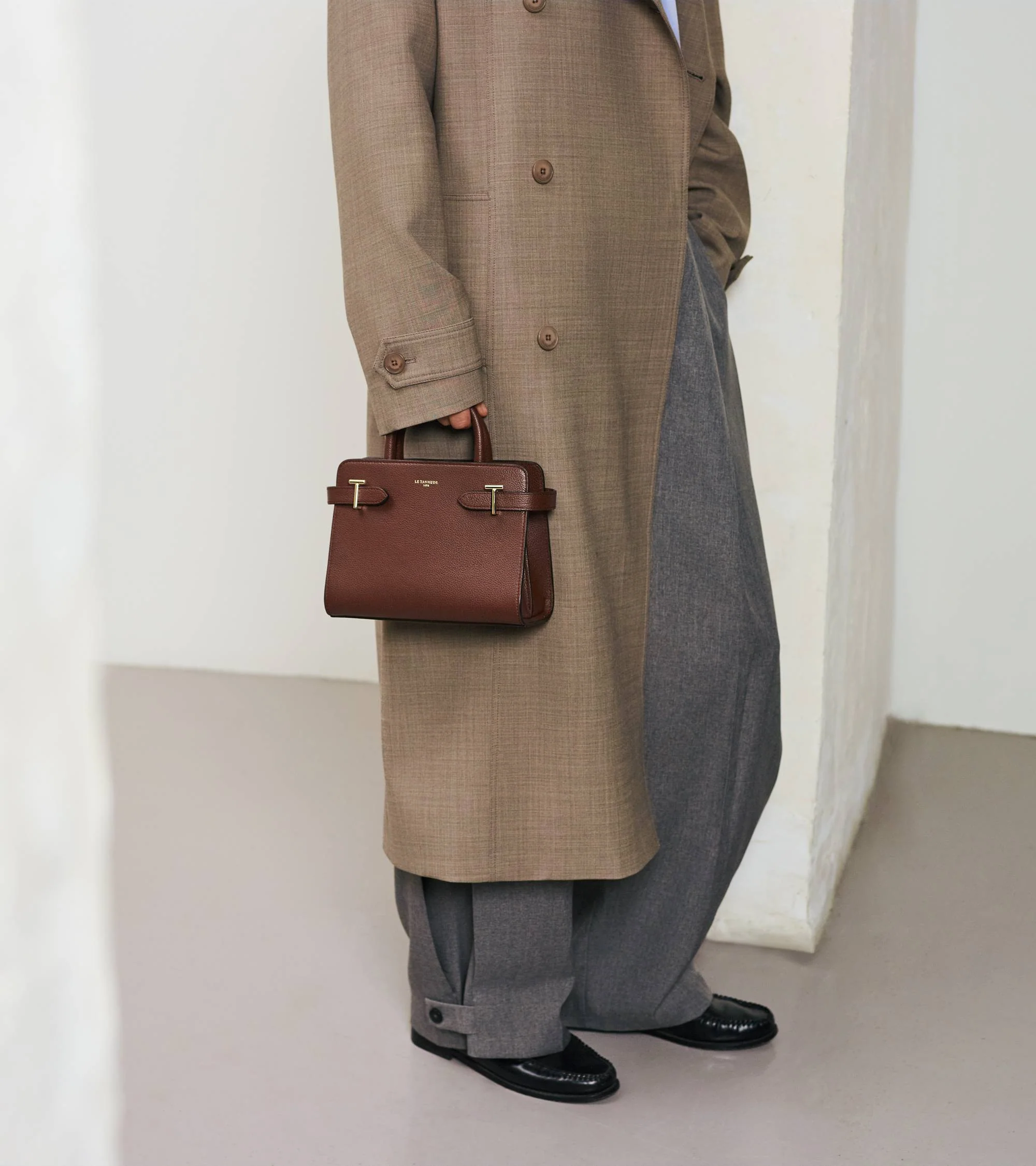 Emilie small handbag in grained leather - Image 5