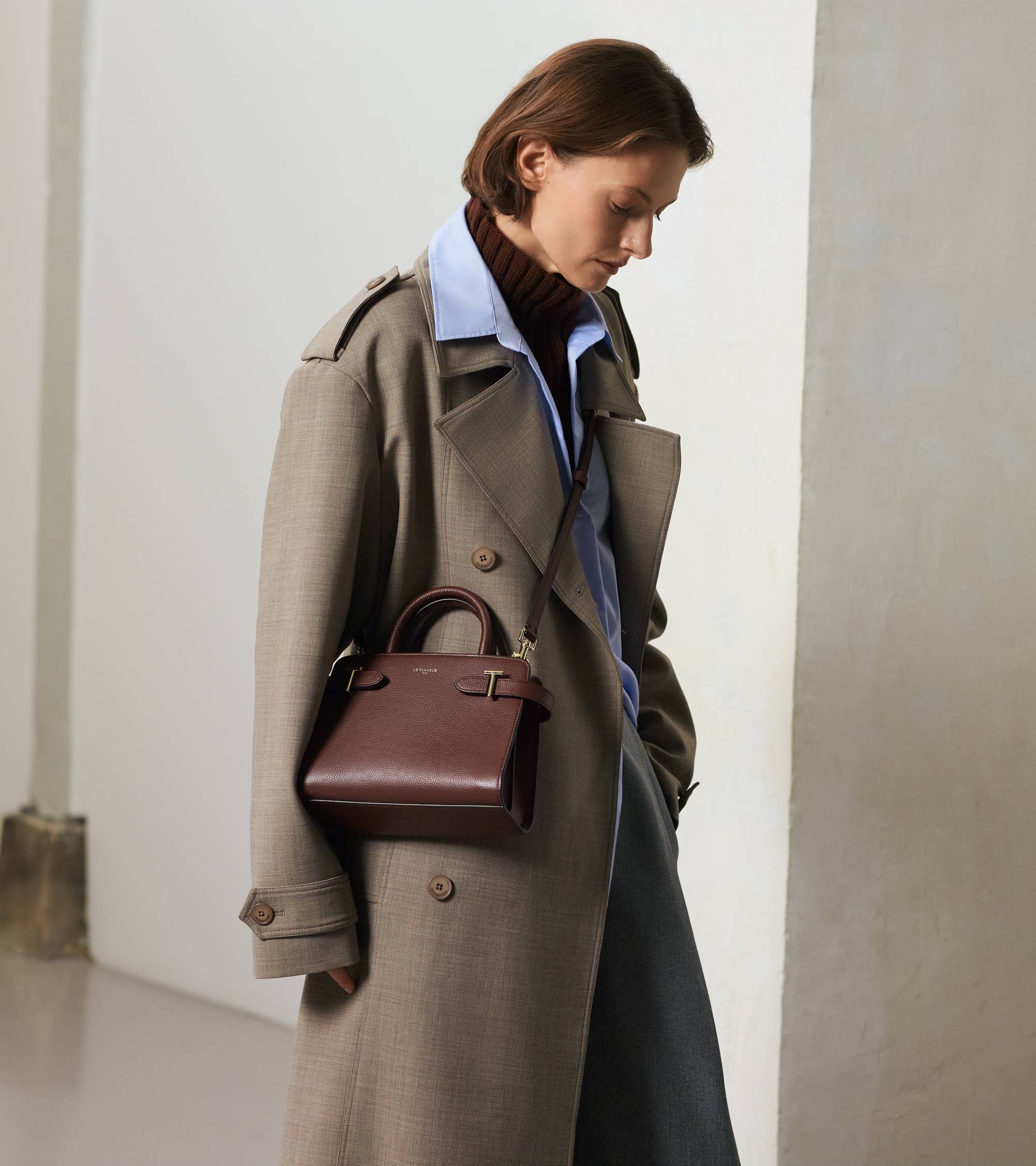 Emilie small handbag in grained leather - Image 7