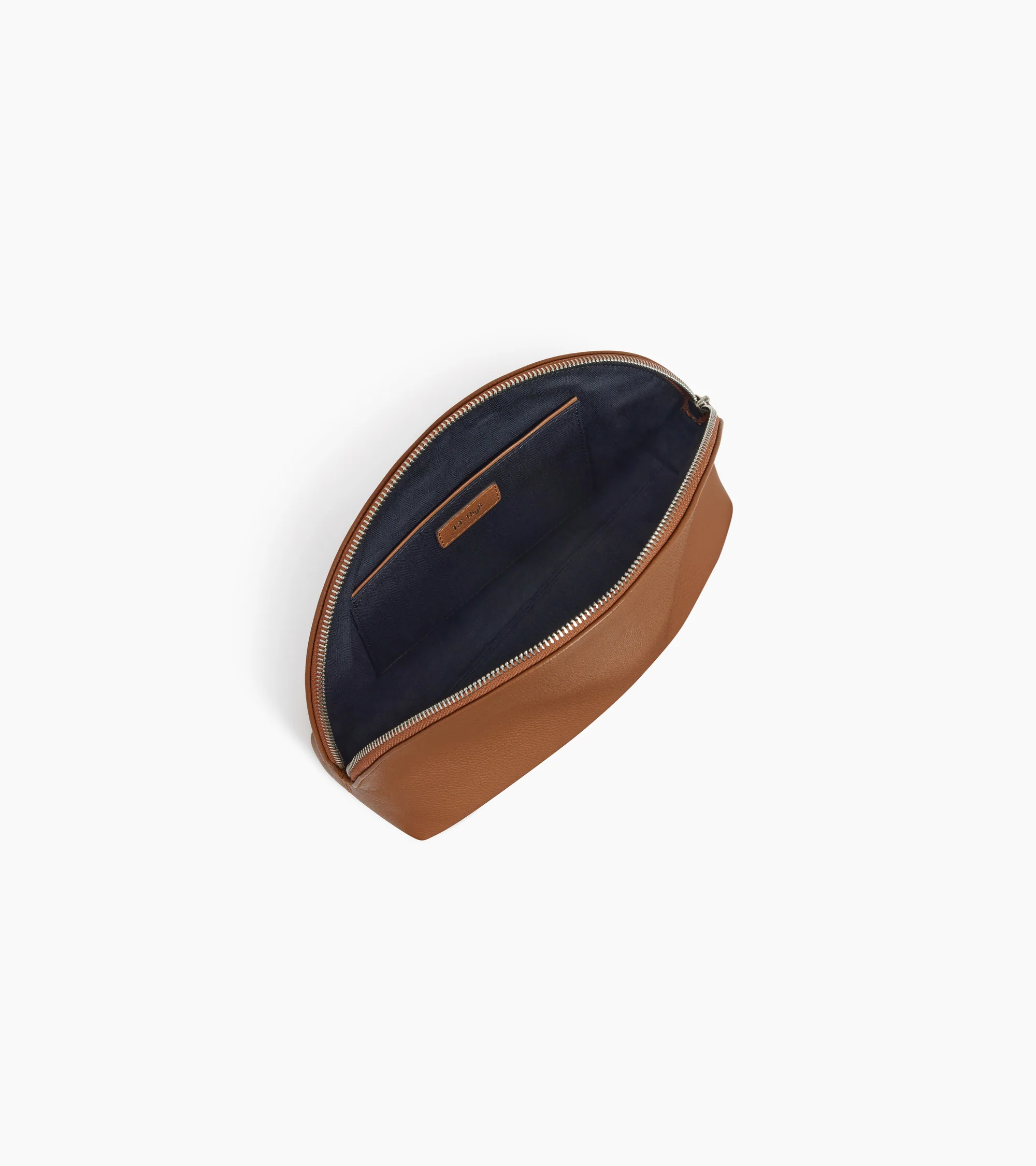 Half-moon toiletry bag in grained leather - Image 3