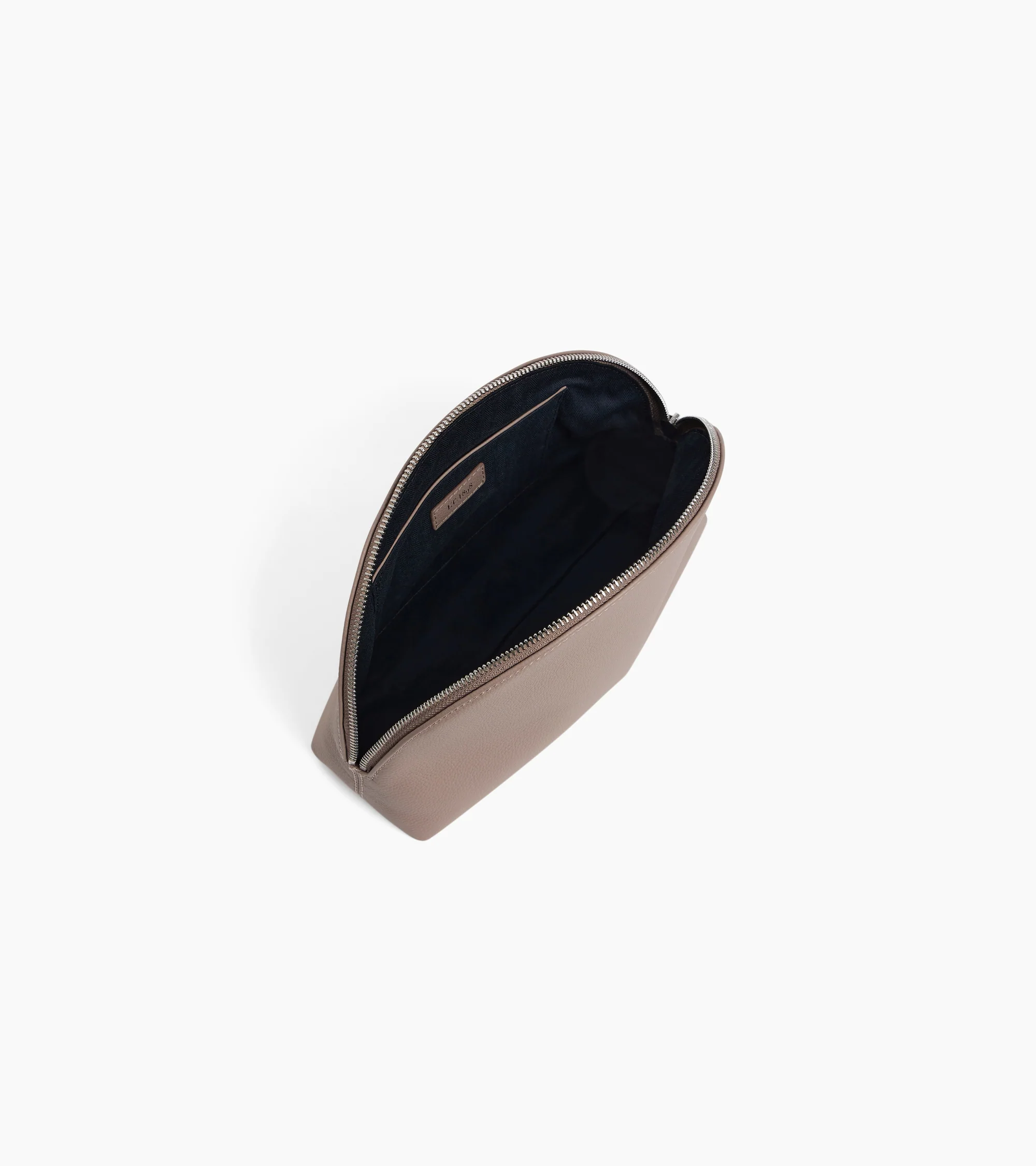 Half-moon toiletry bag in grained leather - Image 3