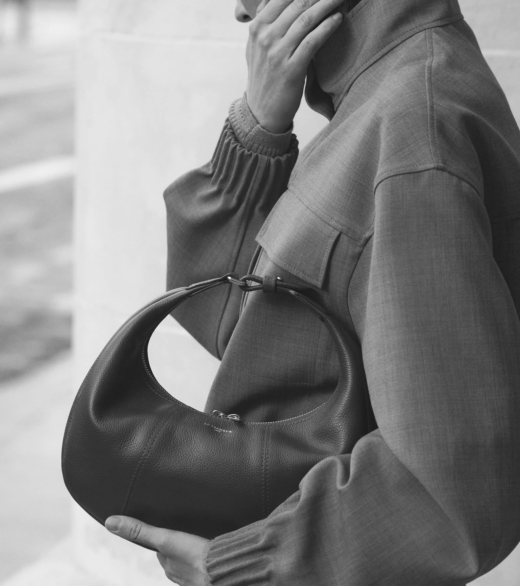 Juliette small hobo bag in grained leather - Image 2