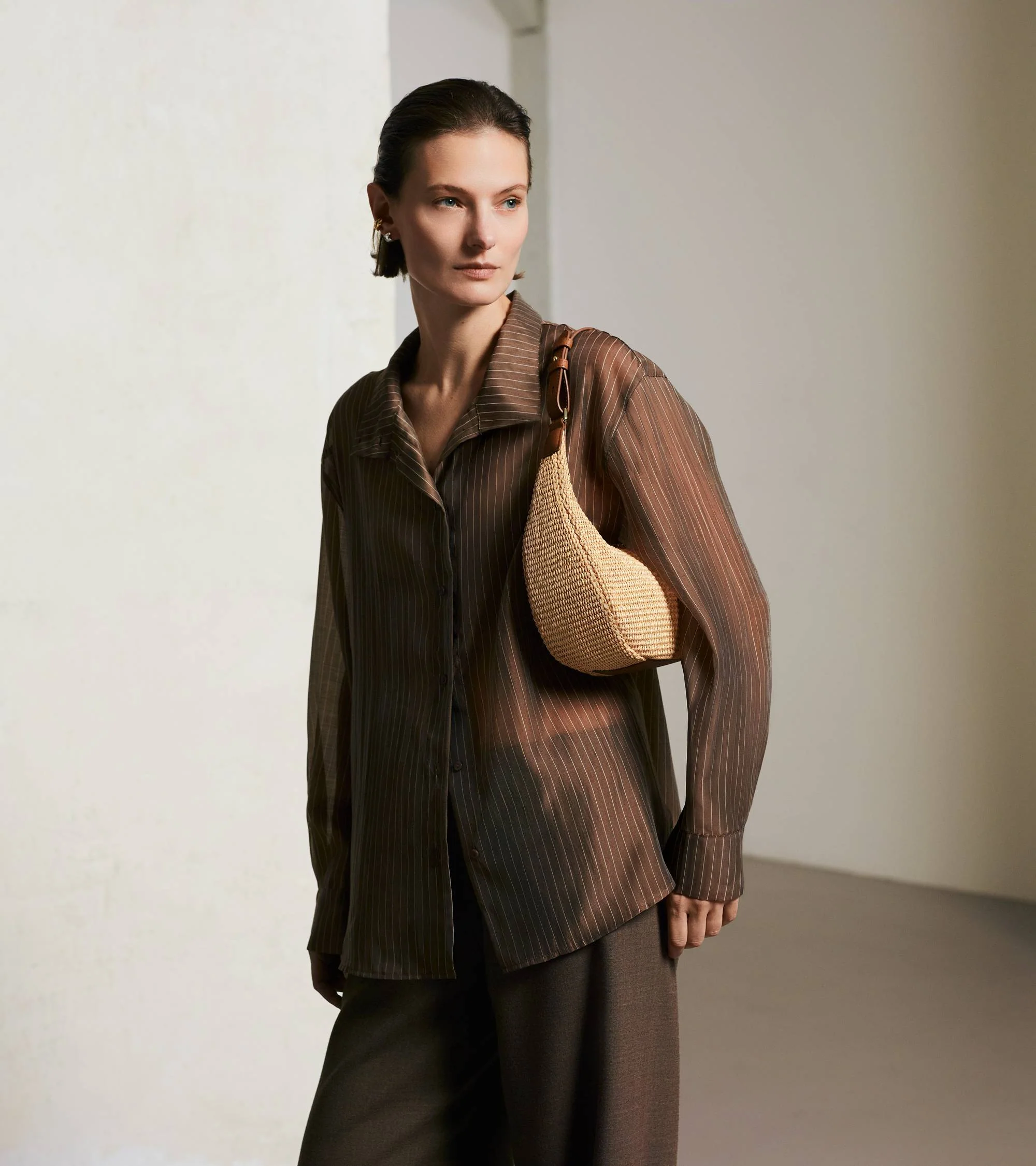 Juliette small hobo bag with raffia effect and smooth leather - Image 6