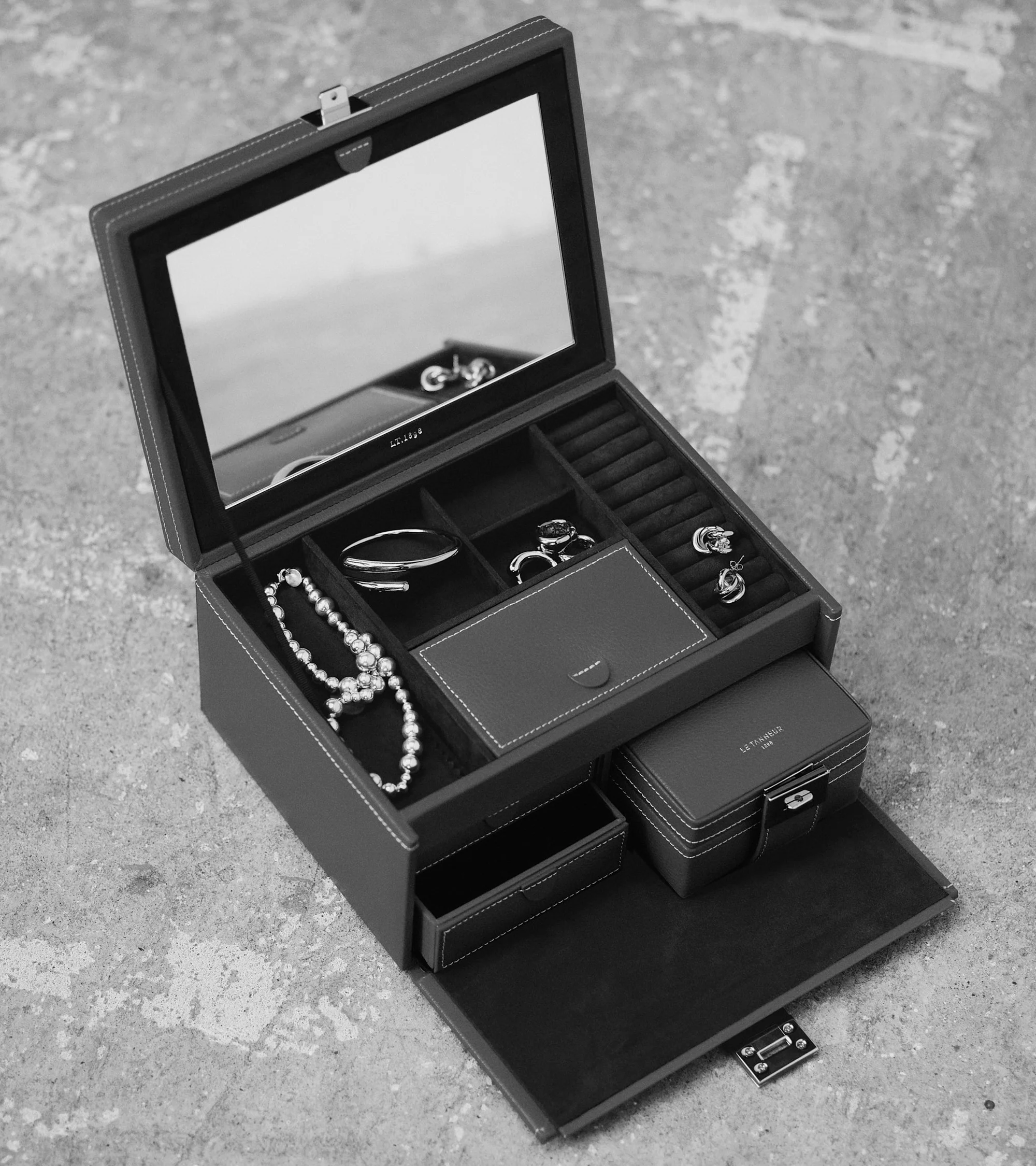 Large jewelry box in leather - Image 6