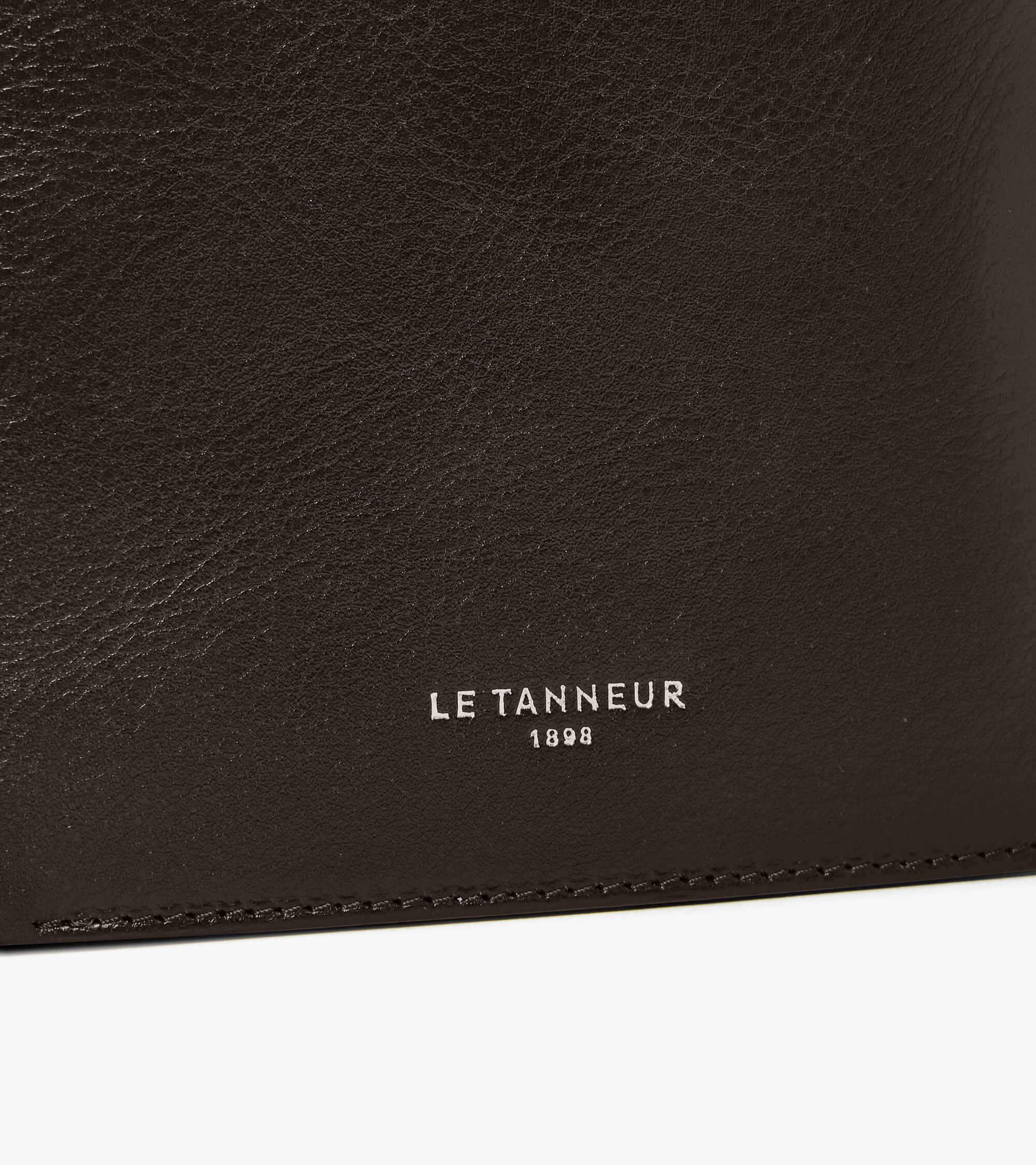 Lucien two-fold wallet with flap in oiled leather - Image 2