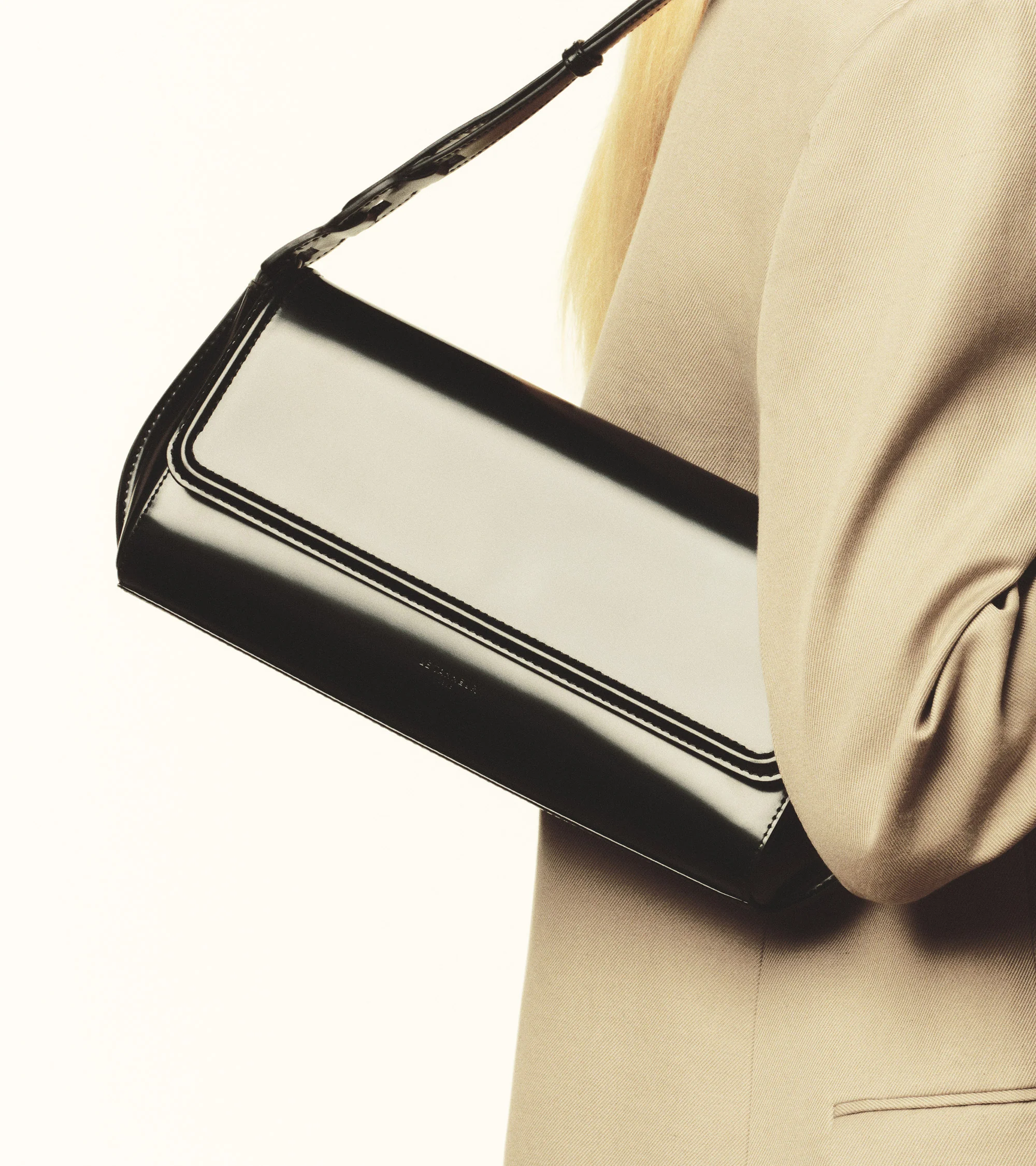 Solaise medium shoulder bag in smooth leather box-effect - Image 7