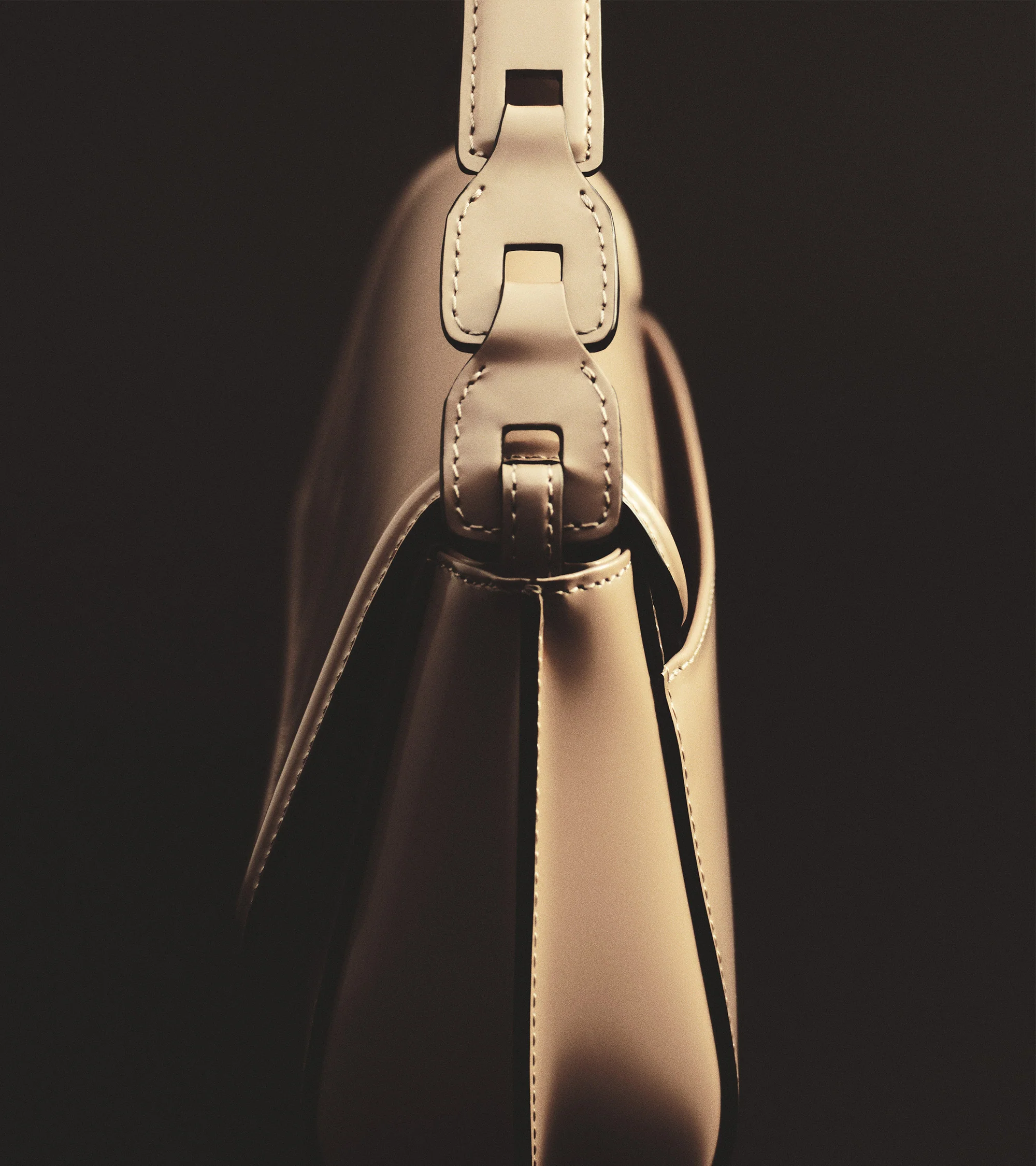 Solaise medium shoulder bag in smooth leather box-effect - Image 7