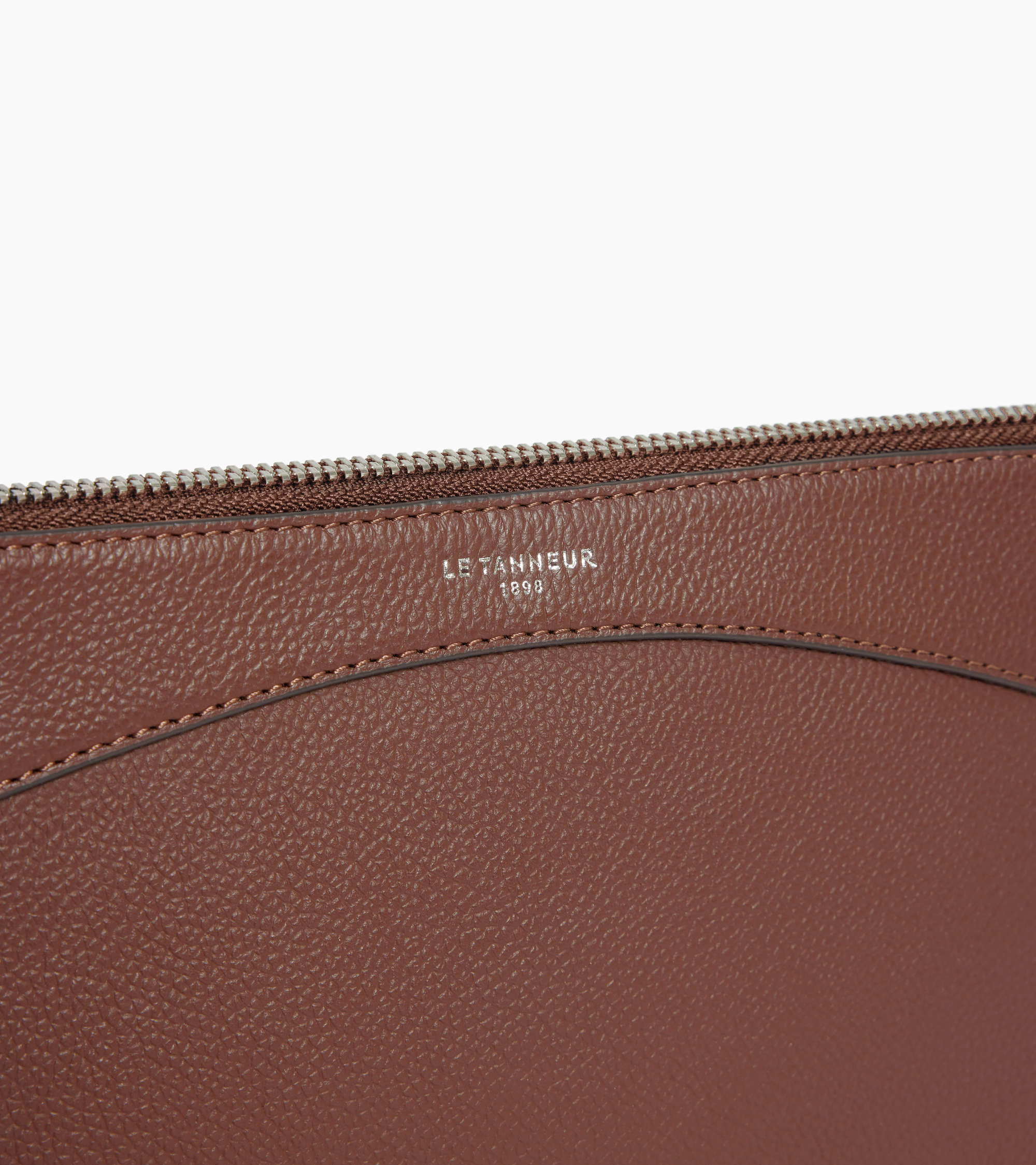 Zipped pouch in grained leather - Image 2